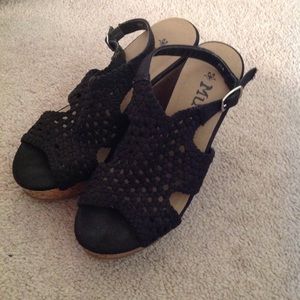Women's Mudd black wedge sandal size 6 1/2